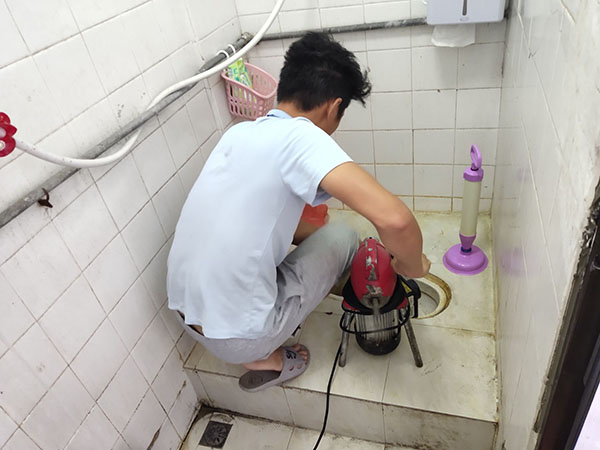 台江肥皂掉到马桶里把马桶堵住了怎么办？马桶堵住了怎么办