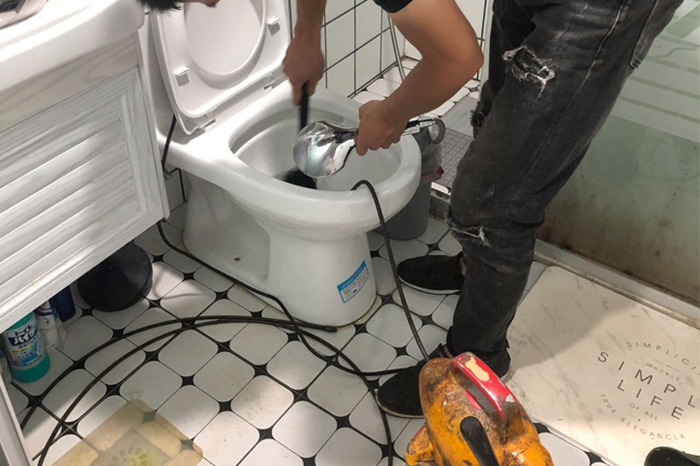 台江马桶堵塞自己疏通还是找师傅?专业上门服务让你省时更省心